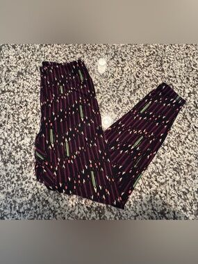Patterned Black & Purple Pencil print Leggings with Green Accents